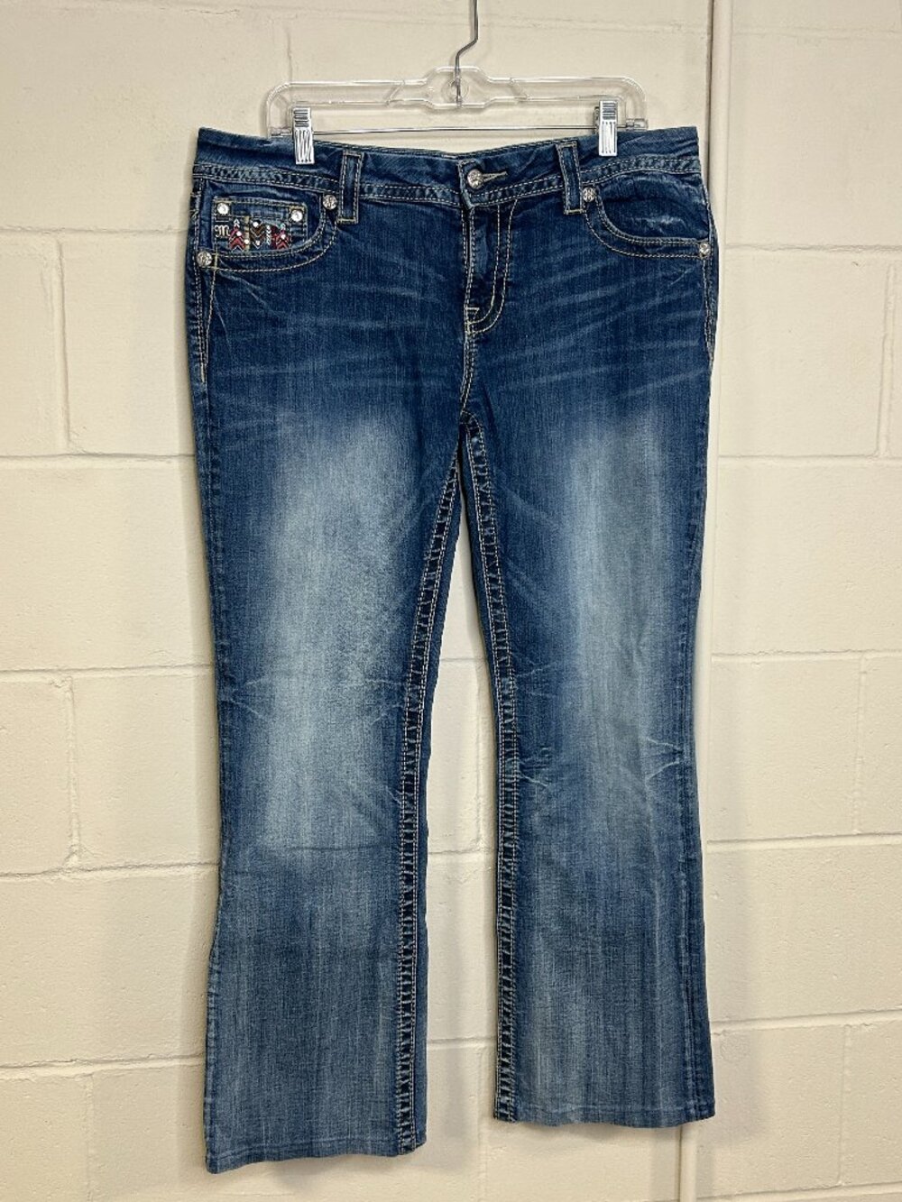 Miss Me Jeans Womens 32 Easy Boot Flap Pocket Aztec Embroidered Mid Rise y2K - Picture 2 of 9